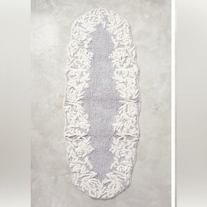 Anthropologie Geraldine bath rug. Large. Gray